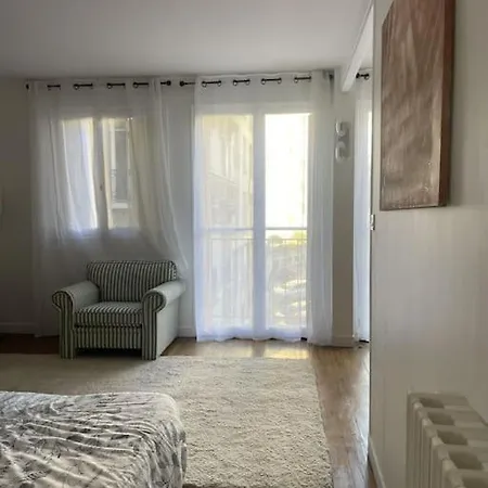 Charmant Xvie- Avec Balcon!